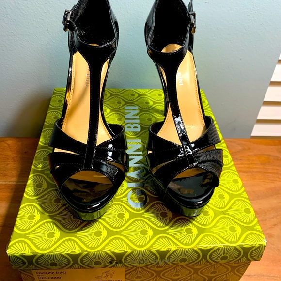 Gianni Bini Platform Heel - Picture 1 of 4